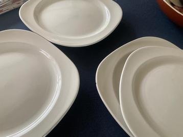 Johnson brothers /wit met afgeronde hoeken dinerborden  beschikbaar voor biedingen