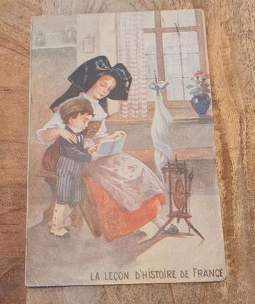 Moeder en kind lezen geschiedenisboek - Franse Revolutie beschikbaar voor biedingen