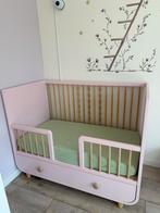 IKEA MYLLRA babybed ladikant, Kinderen en Baby's, Kinderkamer | Bedden, Ophalen, Zo goed als nieuw, Minder dan 140 cm, Matras