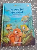 boek michaela hanauer - de kleine dino gaat op pad - avi E3, Boeken, Ophalen of Verzenden, Gelezen, Fictie algemeen