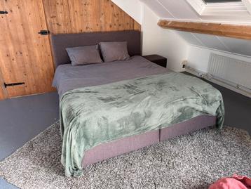 Boxspring 200x180 goede staat beschikbaar voor biedingen