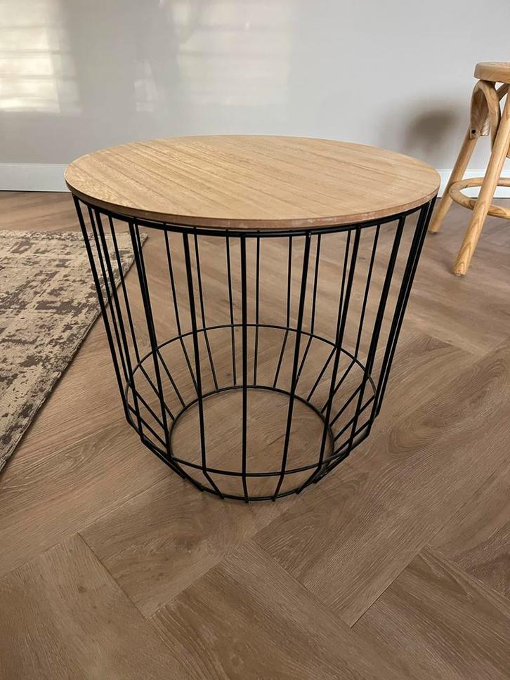 Leuk bijzettafeltje met metalen frame, Huis en Inrichting, Tafels | Salontafels, Zo goed als nieuw, 50 tot 75 cm, Minder dan 50 cm