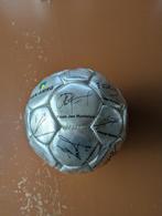 Ajax voetbal met handtekeningen van oud Ajax spelers bedrukt, Verzamelen, Ophalen of Verzenden, Zo goed als nieuw, Ajax, Overige typen