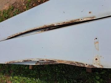 Verschillende kunstof platen gratis beschikbaar voor biedingen