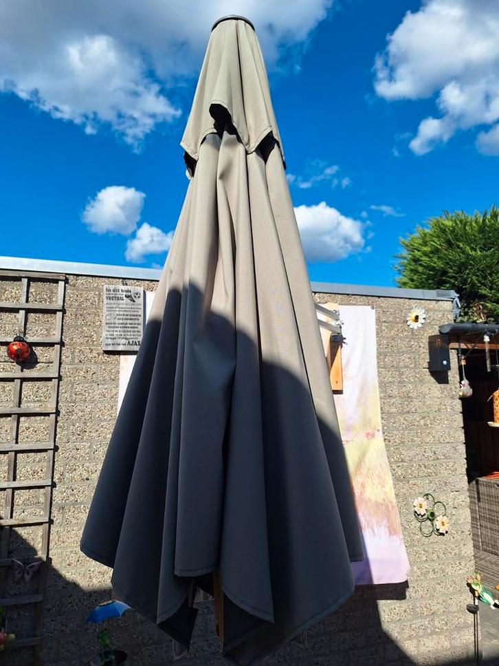 Muur parasol., Tuin en Terras, Parasols, Zo goed als nieuw, Kantelbaar, Ophalen of Verzenden