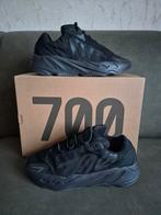 Yeezy 700 MNVN / 46 2/3, Kleding | Heren, Schoenen, Ophalen of Verzenden, Nieuw, Zwart, Adidas Yeezy