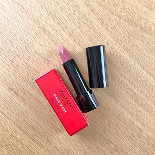 Shiseido Rouge Rouge Lipstick - RD714 Sweet Desire, Sieraden, Tassen en Uiterlijk, Uiterlijk | Cosmetica en Make-up, Nieuw, Lippen