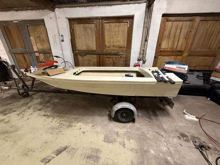 Boot met trailer + yamaha 25pk, Watersport en Boten, Vis- en Consoleboten, Zo goed als nieuw, 10 tot 30 pk, 3 tot 6 meter, Benzine