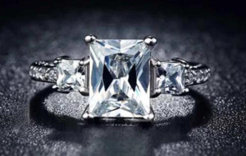 Zilverkleurige Ring maat 18, NIEUW! CADEAUTIP!, Sieraden, Tassen en Uiterlijk, Ringen, Nieuw, Dame, 17 tot 18, Zilver, Overige materialen