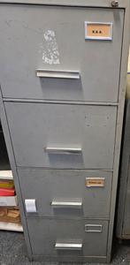 Oude metalen archiefkast, Huis en Inrichting, Kasten | Roldeurkasten en Archiefkasten, Ophalen, Minder dan 50 cm, Gebruikt, 100 tot 150 cm