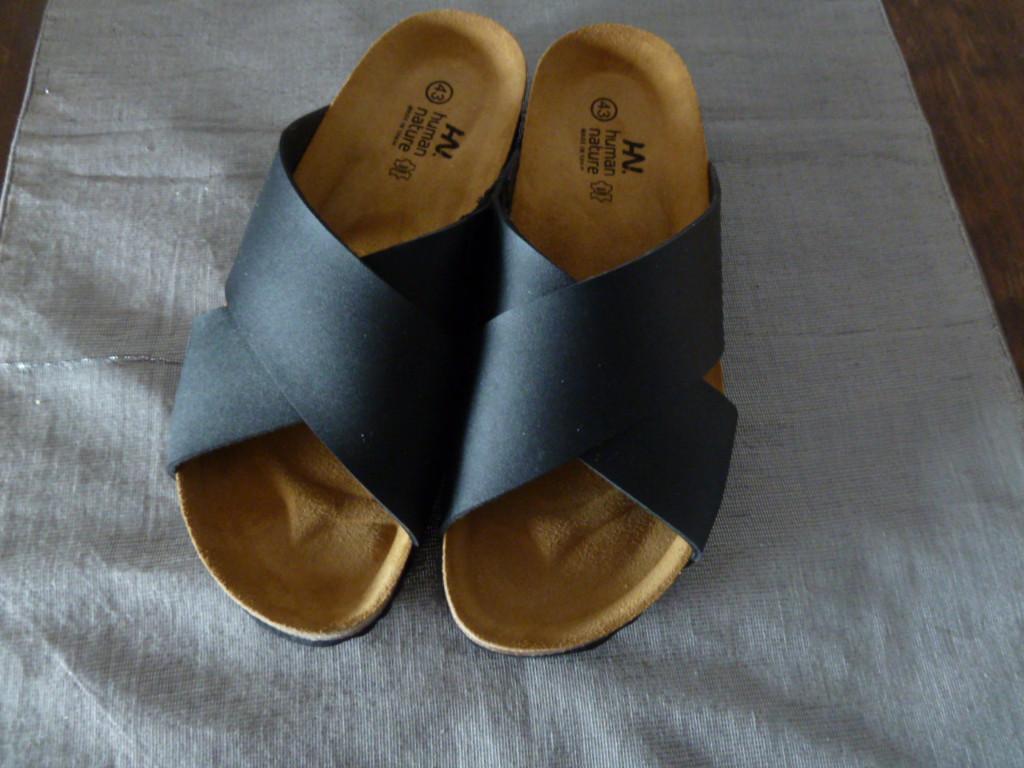 Slippers nieuw  zwart Maat 43 human nature, Slippers, Zwart, Nieuw, Ophalen of Verzenden