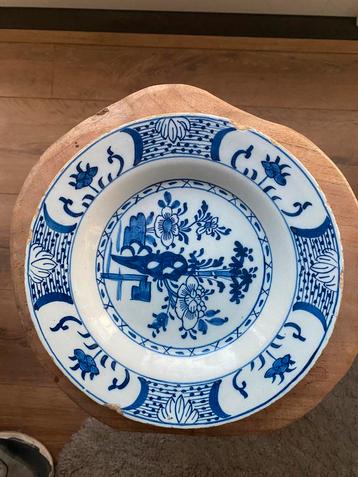 18e eeuws delfts bord in goede staat beschikbaar voor biedingen