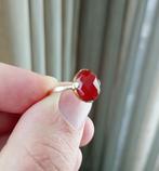 Gouden Ring met Rode Steen, Sieraden, Tassen en Uiterlijk, Ringen, Ophalen of Verzenden, Zo goed als nieuw, 17 tot 18, Met edelsteen