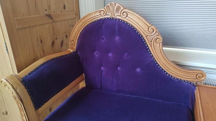 Antiek bankje met tafel - Paars velours, Huis en Inrichting, Banken | Sofa's en Chaises Longues, Tweepersoons, Minder dan 150 cm