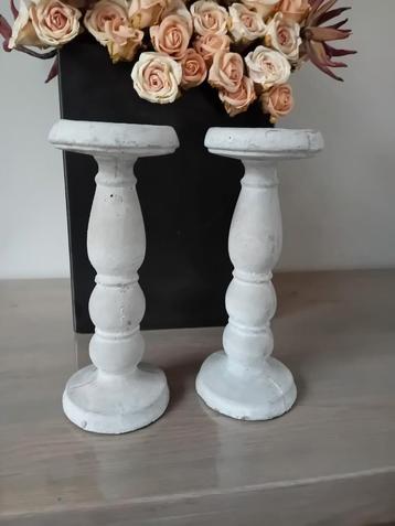  2 kaarzen kandelaars    beschikbaar voor biedingen