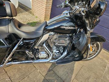 Te koop Harley  Street Glide beschikbaar voor biedingen