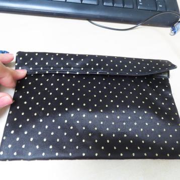  2 handgemaakte tasjes om cadeautje in te pakken o.i.d. beschikbaar voor biedingen