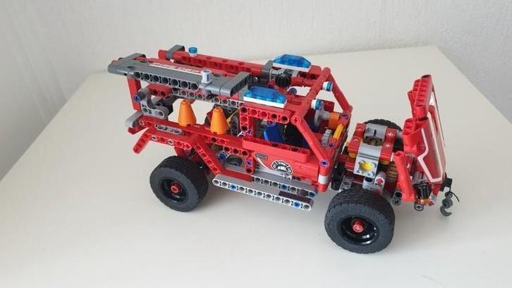 Lego technic brandweer auto 42075  nieuw met doos en boekje, Kinderen en Baby's, Speelgoed | Duplo en Lego, Zo goed als nieuw