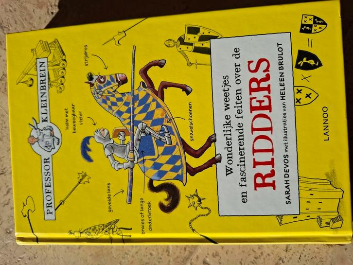 Wonderlijke weetjes en fascinerende feiten over de ridders, Boeken, Kinderboeken | Jeugd | onder 10 jaar, Zo goed als nieuw, Non-fictie