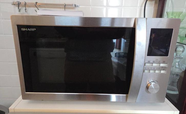 Sharp combimagnetron, Witgoed en Apparatuur, Magnetrons, Zo goed als nieuw, Vrijstaand, Combimagnetron, 45 tot 60 cm, Grill, Draaiplateau