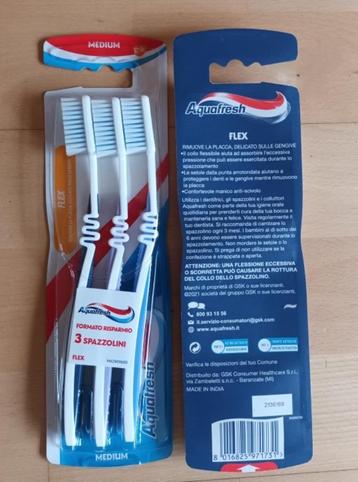 NIEUW 24 tandenborstels Aquafresh medium.   beschikbaar voor biedingen