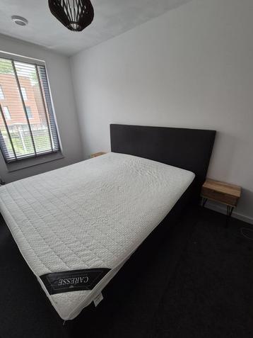 Boxspring + topper firm merk caresse beschikbaar voor biedingen
