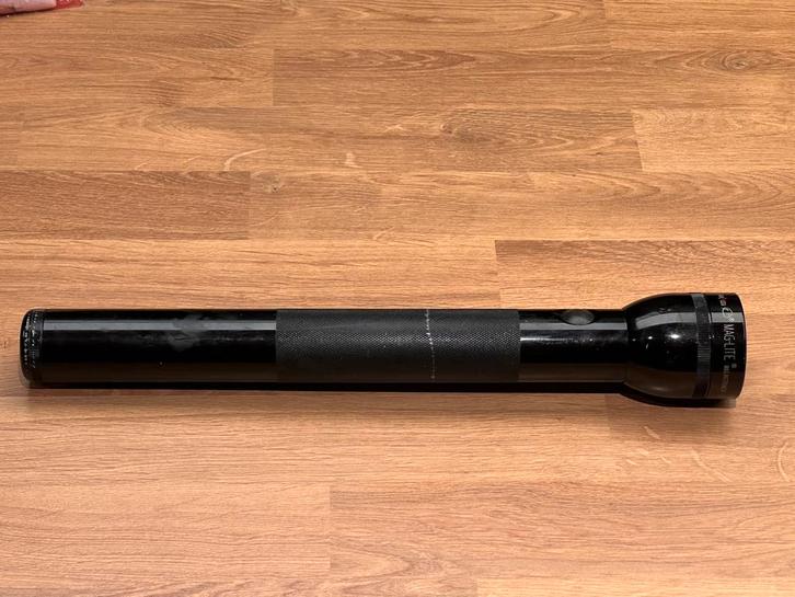 MAGLITE 4 cellen zaklamp, Caravans en Kamperen, Zaklampen, Zo goed als nieuw, Batterij, Ophalen of Verzenden