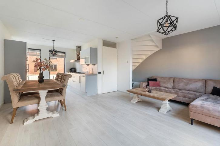 Complete inboedel. Hoekbank+salontafel+eettafel+stoelen+poef, Huis en Inrichting, Complete inboedels, Ophalen