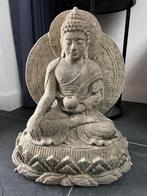 Boeddha tuinbeeld wit lavasteen uit Indonesie, Tuin en Terras, Tuinbeelden, Nieuw, Steen, Ophalen of Verzenden, Boeddhabeeld