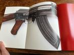 Naslagwerk AK47 Kalashnikov AK74 geweer wapen, Verzamelen, Overige gebieden, Verzenden, Landmacht