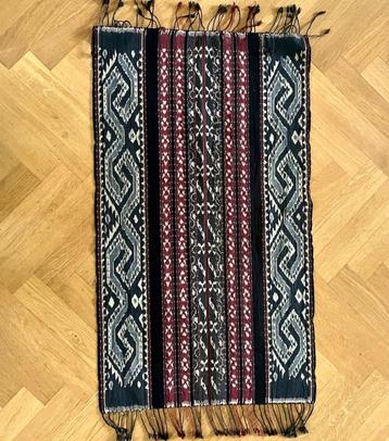 Handgeweven ikat kleed uit Indonesië beschikbaar voor biedingen