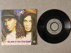 Milli Vanilli - Blame it on the rain VINYL SINGLE, Cd's en Dvd's, Vinyl Singles, Gebruikt, 7 inch, Single, Ophalen of Verzenden