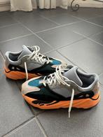 Adidas yeezy 700 orange size 42, Ophalen of Verzenden, Zo goed als nieuw, Schoenen