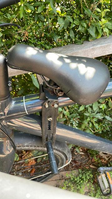 Kinderzitje voor op fiets met breed frame zoals mountainbike beschikbaar voor biedingen