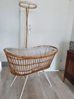rotan vintage babywiegje met hemelstok, Kinderen en Baby's, Babywiegjes en Ledikanten, Ophalen of Verzenden, Zo goed als nieuw