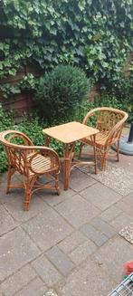 Kinderstoeltjes en tafeltje rotan, Kinderen en Baby's, Kinderkamer | Tafels en Stoelen, Ophalen, Gebruikt, Tafel(s) en Stoel(en)