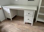 bureau Hemnes (Ikea) eventueel met bijpassende boekenkast, Huis en Inrichting, Bureaus, Ophalen, Gebruikt, Bureau