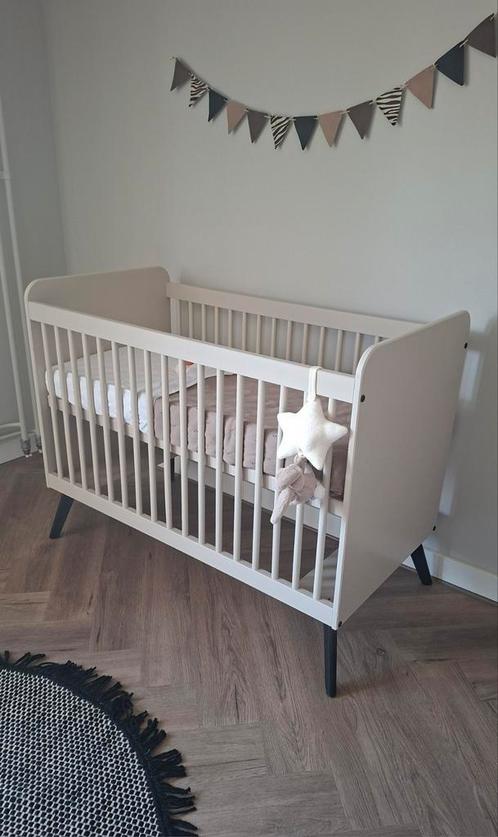 NIEUW! Ledikant 60x120 cm Oatmeal beige. Europe Baby Olivia, Kinderen en Baby's, Babywiegjes en Ledikanten, Zo goed als nieuw