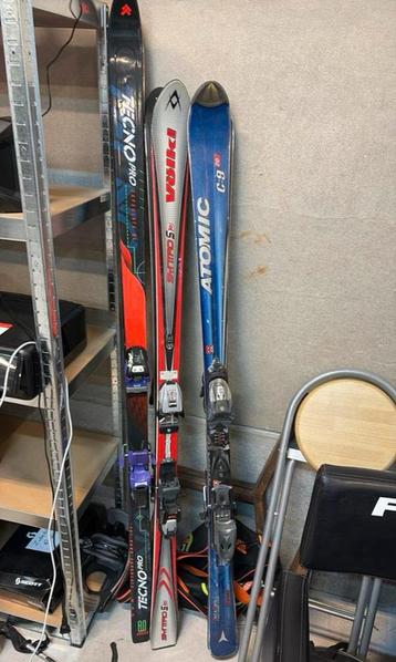 Oude Skis voor apres ski party of decoratie *PARTY* beschikbaar voor biedingen