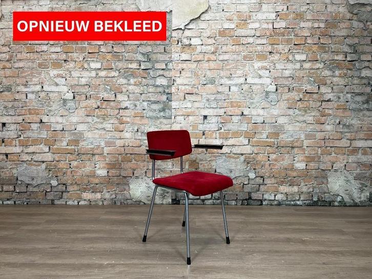 Gispen 1235 bij TehReSales, Huis en Inrichting, Stoelen, Zo goed als nieuw, Twee, Metaal, Stof, Rood, Ophalen of Verzenden
