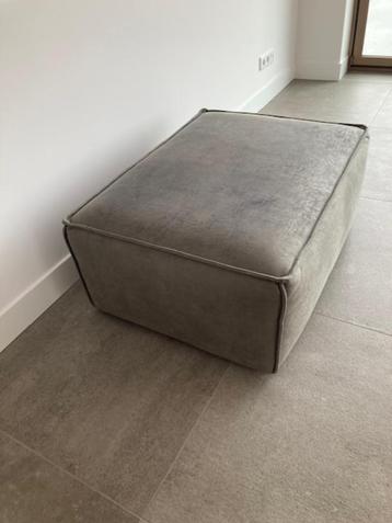 lederen poef in nieuwstaat beschikbaar voor biedingen