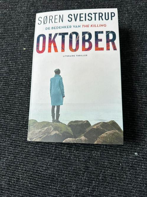 Søren Sveistrup - Oktober, Boeken, Thrillers, Zo goed als nieuw, Nederland, Ophalen of Verzenden