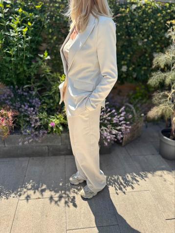 Nikkie Blazer + Pantalon Set Cream Maat 34/36 beschikbaar voor biedingen