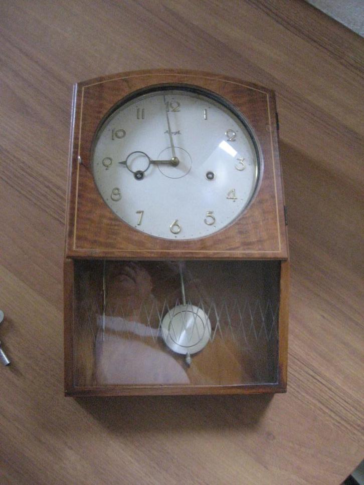 Kienzle fifties antiek vintage hangklok hout, Antiek en Kunst, Antiek | Klokken, Ophalen of Verzenden