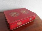 Vintage koektrommel rood bloemetjes rechthoekig, Verzamelen, Blikken, Ophalen of Verzenden, Gebruikt, Koek(jes)