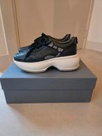 Hogan Sneakers Donkerblauw Maat 37,5 (valt als 38), Kleding | Dames, Schoenen, Ophalen of Verzenden, Zo goed als nieuw, Blauw