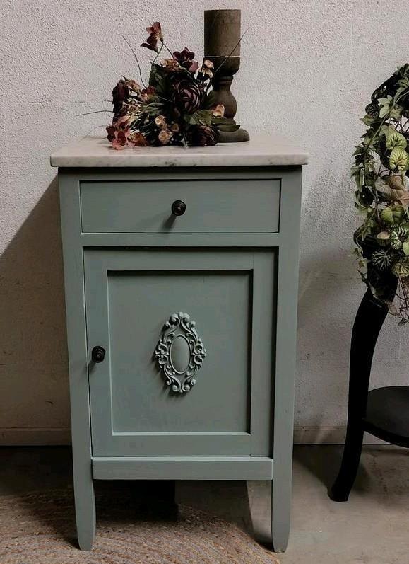 Brocante nachtkastje kastje met marmeren blad, Huis en Inrichting, Kasten | Overige, Gebruikt, Ophalen