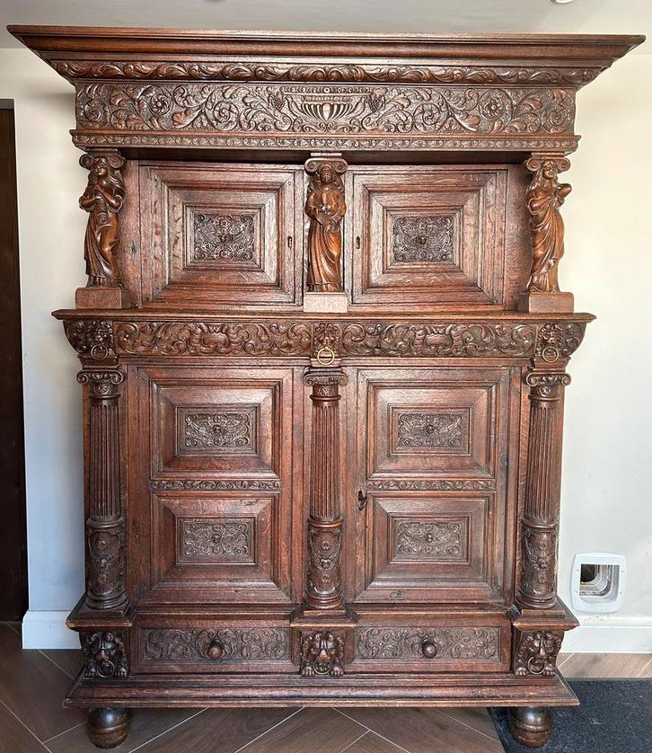 Antieke Noord-Nederlandse beelden kast uit 1725, Antiek en Kunst, Antiek | Meubels | Kasten, Ophalen