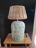 Gave industriele betonnen lamp met rotan kap, Ophalen, Zo goed als nieuw, 50 tot 75 cm