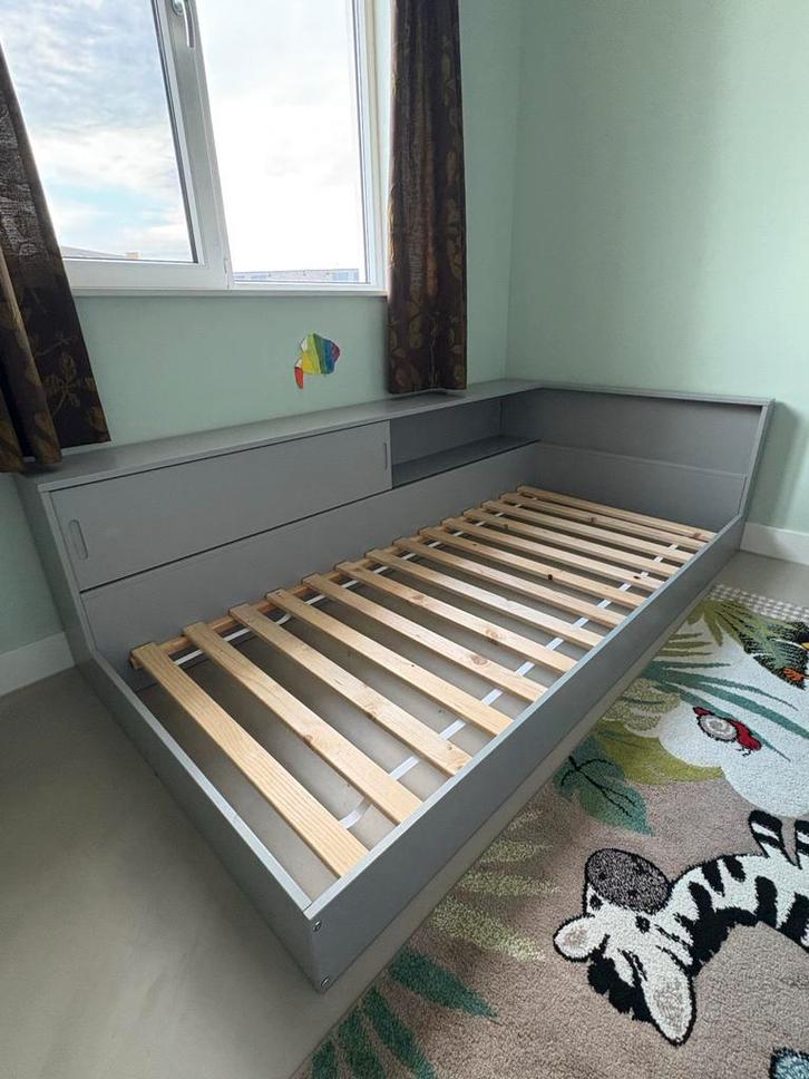 Woood Kinderkamer met bed, 2 deurs kledingkast en boekenkast, Kinderen en Baby's, Kinderkamer | Overige Meubels, Zo goed als nieuw
